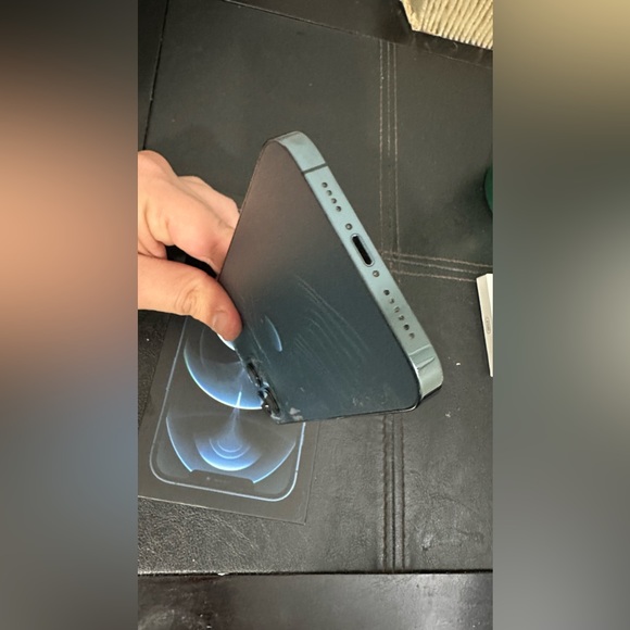 iPhone 12 Pro Max - Picture 10 of 11